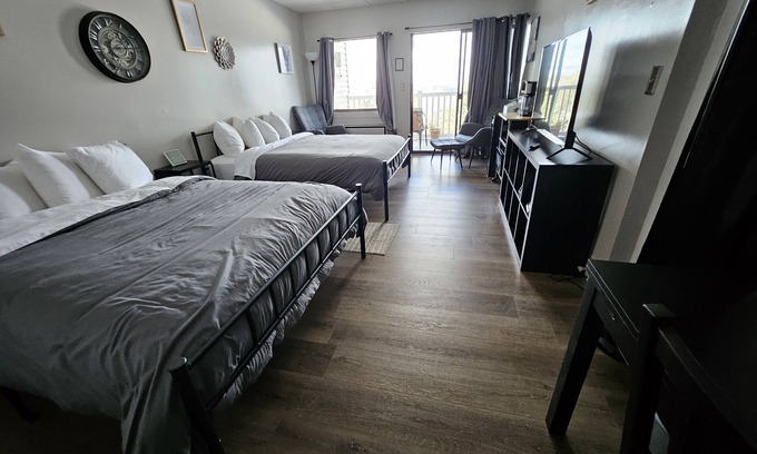 Weirs Beach Apartment | Newly Remodeled Cedar Lodge Room w/Lake Views!
