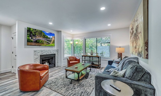 Northwest Bellevue Condo | Newly Remodeled Condo - Quiet & Cozy with a Great Downtown Bellevue Location!