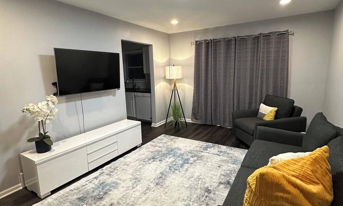 Overland Park House | Newly remodeled Duplex for 6 with parking spot!