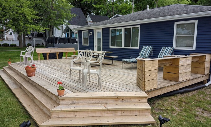 Cassopolis Cottage | Newly remodeled Diamond Lake Cottage with Pontoon Boat Available!