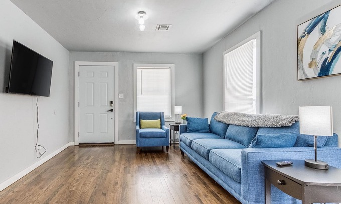 Del City House | Newly remodeled dog-friendly home near Oklahoma City with spacious backyard & AC