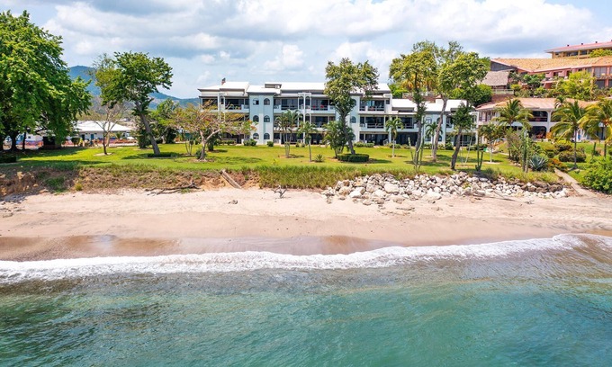 Playa Flamingo Condo | Newly Remodeled Ground-floor Unit in Flamingo in Front of Beach