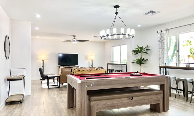 Raskin Estates House | Newly Remodeled Luxury Home, Heated Pool, All Amenities, Fun Entertainment
