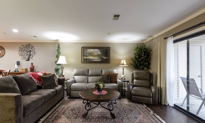 Branson Condo | NEWLY REMODELED LUXURY WALK-IN CONDO/Heart Of Branson/Indoor Pool/Spacious