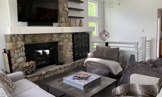 Beaver Creek House | NEWLY remodeled Modern Mountain Retreat in The Meadows