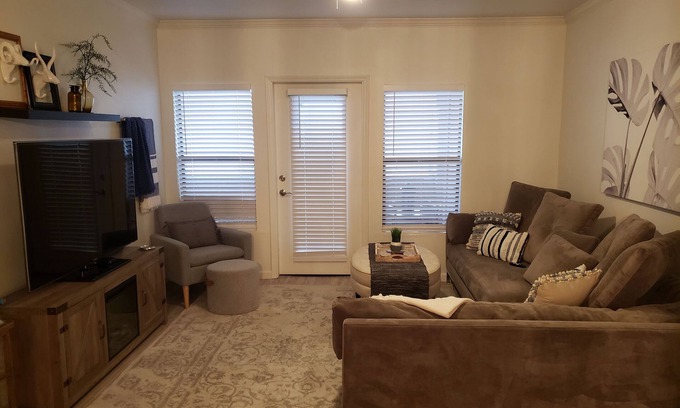 North Scottsdale Condo | Newly remodeled resort setting condo.
