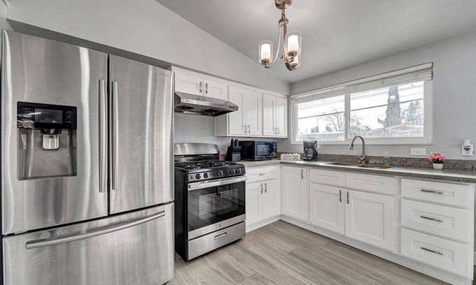 East San Jose House | Newly remodeled San Jose 3b 2ba house, open space with huge sofa, big backyard.
