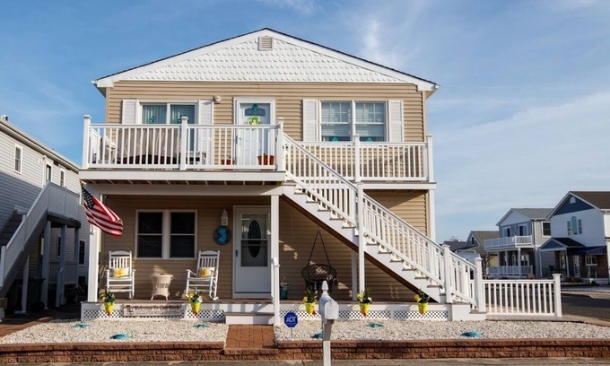 Wildwood Crest Condo | Newly remodeled 3 BR, 2 Bath shore house sleeps 10.