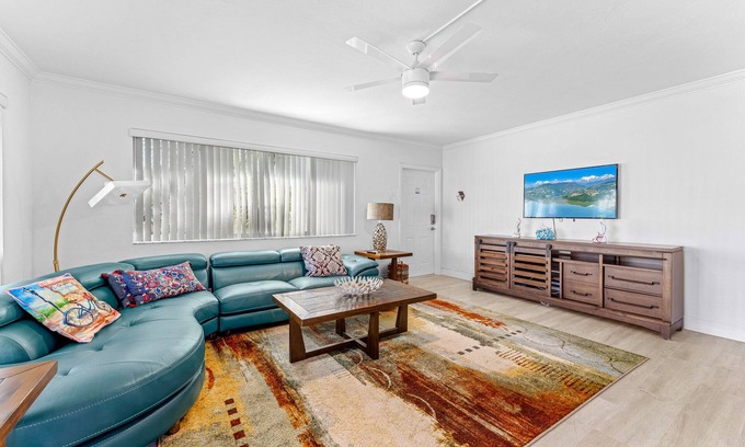Lauderdale-by-the-Sea Apartment | Newly renovated 2 Bedroom unit just steps away from the pristine beaches and crystal-clear waters