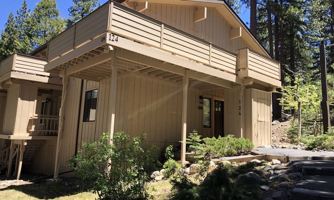 Incline Village House | Newly Rennovated and Air Conditioned Townhouse -1 mile from Skiing
