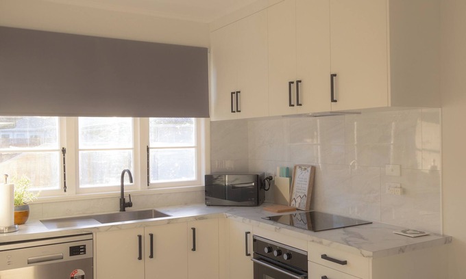 Palmerston North House | Newly renovated house! Near to the airport, hospital & Manawatu Arena