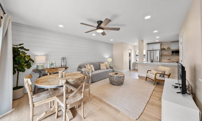 Cassine Village House | Newly Renovated in 2024! Steps from the Beach! Beach Gear Included!
