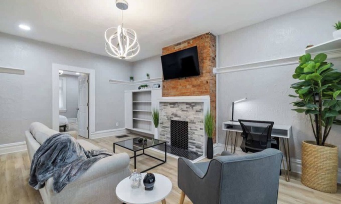 Pittsburgh Apartment | Newly Renovated 1 BR 1 BA in Highland Park!
