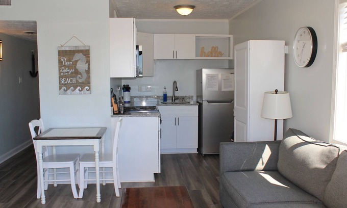 North Carolina Coast Condo | Newly Renovated | 1BR/1BA | Pool | Sleeps 4 | Ocean View | Close to Boardwalk
