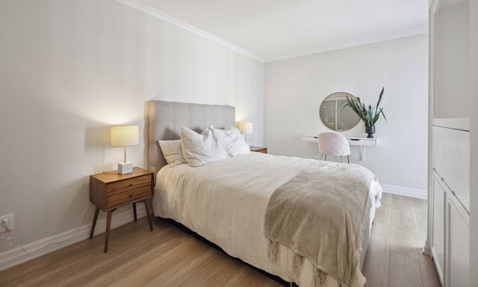 Central Waterfront Condo | NEWLY RENOVATED 1200 SQ FT 2 BEDROOM CONDO ON TORONTO'S DOWNTOWN WATERFRONT!!!