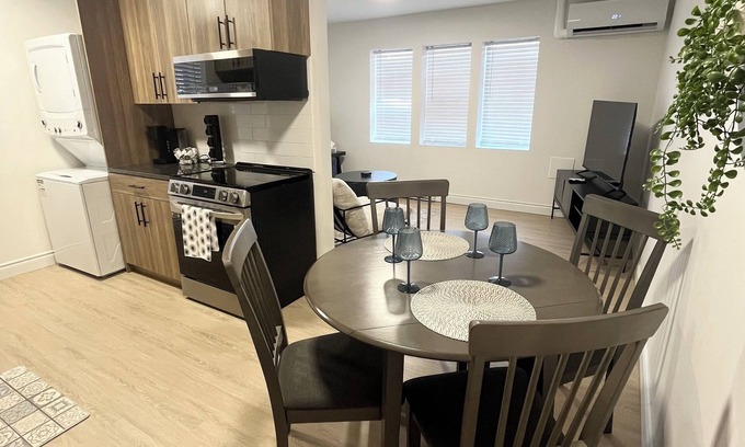 Walkerville Apartment | Newly renovated 2 bed 1 bath #UPPER floor unit.