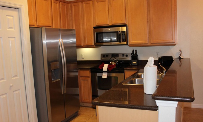 West Kissimmee House | Newly Renovated 2- Bedroom Townhome Sleep Up To 6