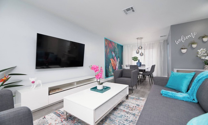 Sunrise Apartment | Newly Renovated 2-bedroom apartment By Sawgrass