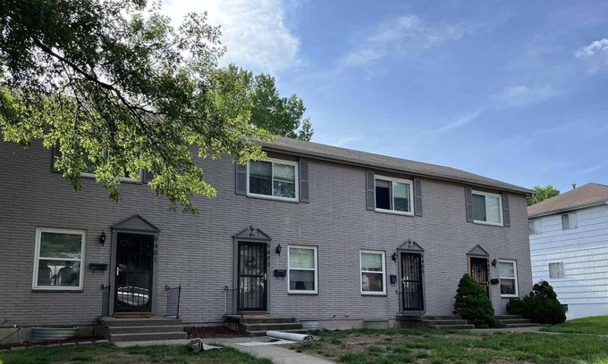 Lenexa House | Newly renovated 2 Bed 1 Bath Townhome with 1 car garage