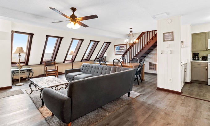 Snowshoe House | Newly renovated 2024. Leatherbark 308A