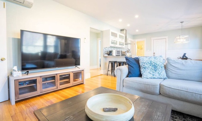 Oakdale Apartment | Newly Renovated 2nd Floor Apt near USM
