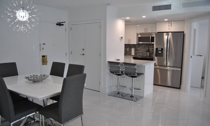 Mid Beach Condo | Newly renovated 3/2 condo on Miami Beach's Alexander Hotel