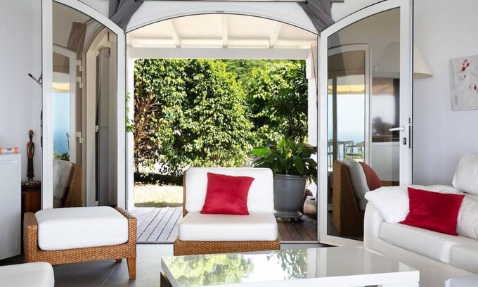Colombier Villa | Newly Renovated 3 BDRM Modern Villa w Pool