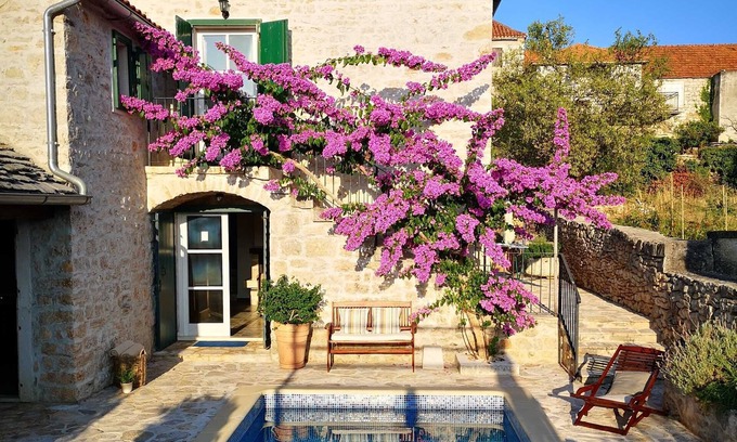 Mirce Villa | Newly renovated 3-BR Dalmatian stone Villa with Pool for 6-8 Guests