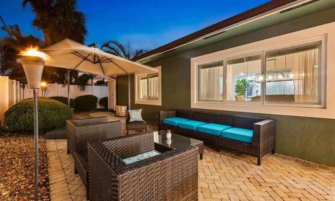 Santa Barbara Estates House | Newly Renovated 3 Bedrooms Near the Beach and Rest