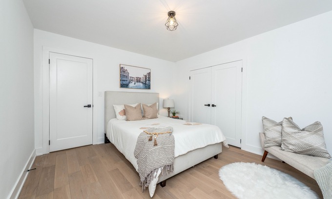 Richview House | Newly renovated 4 Rooms and 3 Baths Suite w/Parking by Pearson Airportnn