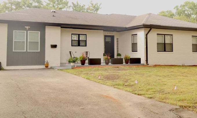 Baileys Crossroads House | Newly Renovated 4BR/3BA Home