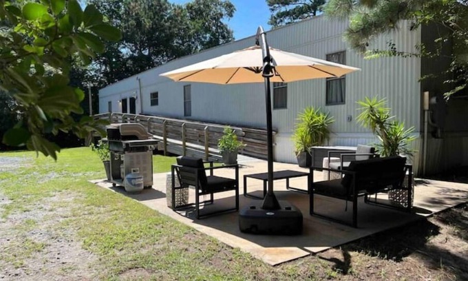 Colington House | Newly Renovated 6 Miles to Beach King Beds & No Cleaning Fee!