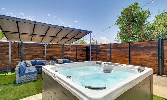 Albuquerque Cottage | Newly Renovated Albuquerque Retreat w/ Pool Table