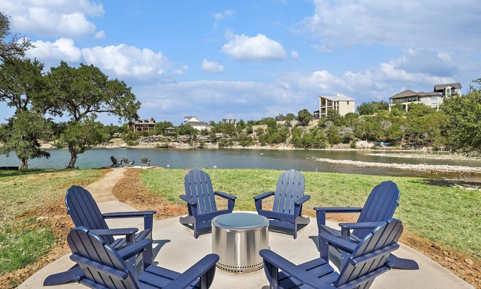 Graford House | Newly Renovated | Blue Moon PK 4/3 home in Hells Gate, Water Access
