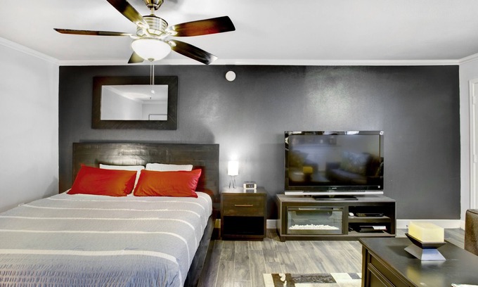 Mesa House | Newly Renovated Casita in Mesa, King-Sized Bed and Lightening Fast WiFi