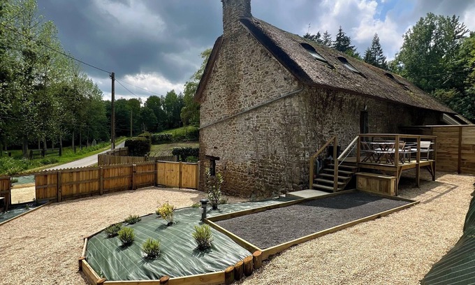 La Fontenelle Apartment | Newly renovated country apartment on the banks of the couesnon river