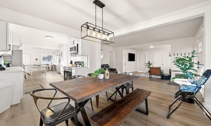 Spokane Valley House | Newly Renovated Comfy Retreat