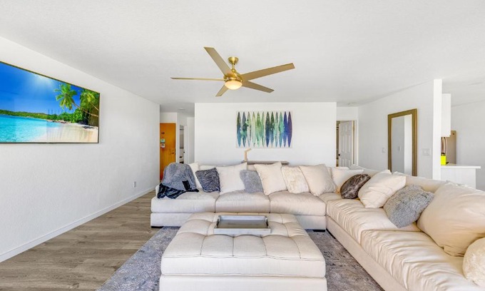Keauhou Apartment | Newly Renovated Condo with SUP Paddle Boards and Golf Clubs Included