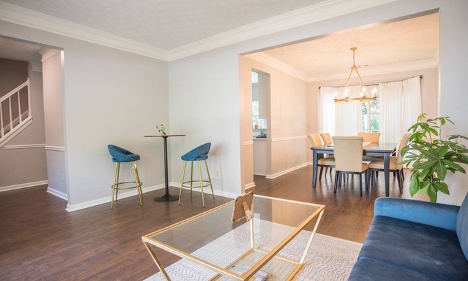 Johns Creek House | Newly Renovated, Cozy, and Modern 4 Bedroom House