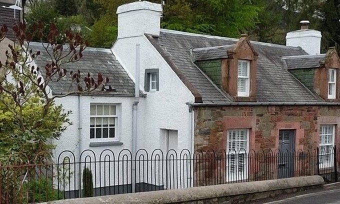 Melrose Cottage | Newly Renovated Detached Period Cottage - Walking Distance to Melrose!