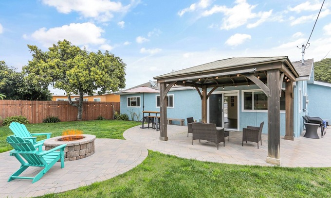 Lincoln Acres House | Newly Renovated, Fire Pit, Huge Yard, Pets OK