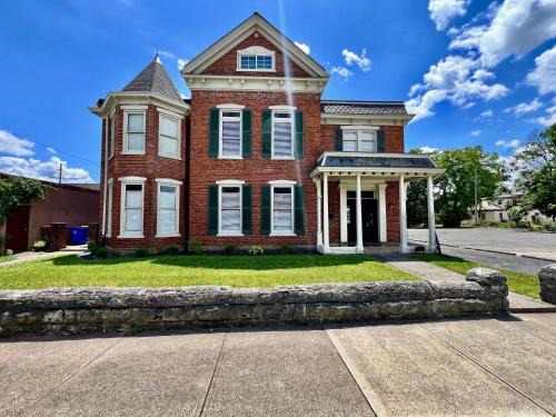 Lindenwald House | Newly Renovated Historic mansion ☆ 8 Bedrooms