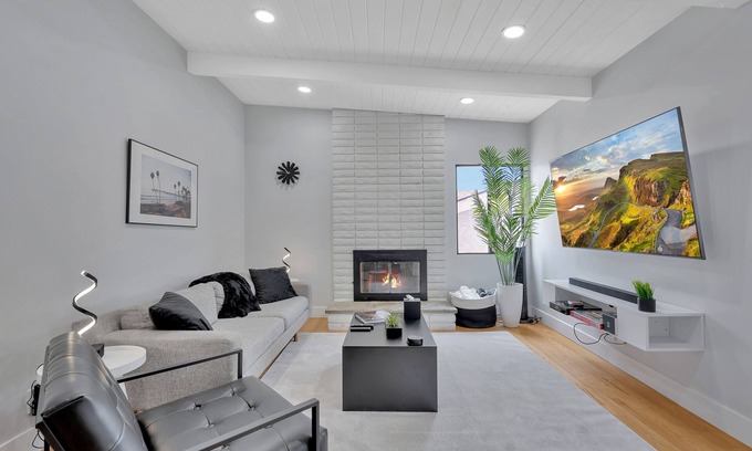 San Onofre House | Newly Renovated House - Hot Tub - eBikes - Fire Pit - Surfboards