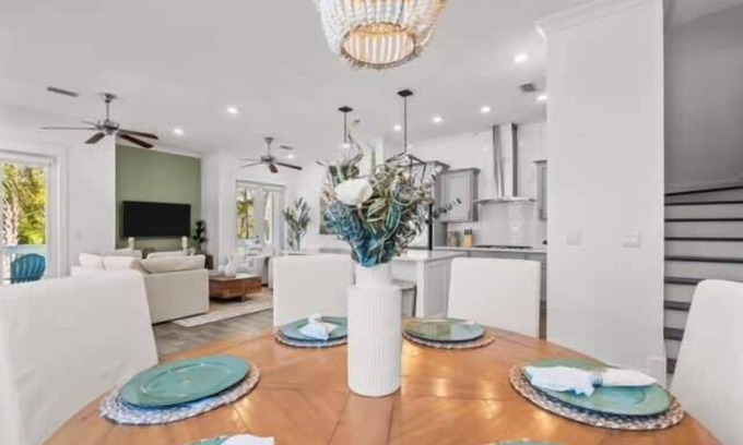 Panama City Beach Condo | Newly Renovated Home with Community Pool, &4 Bikes