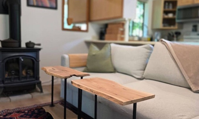Point Roberts House | Newly Renovated, Light-Filled Cabin