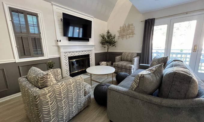 Montville Condo | Newly Renovated Loft Villa at Norwich Spa, minutes to Mohegan Sun