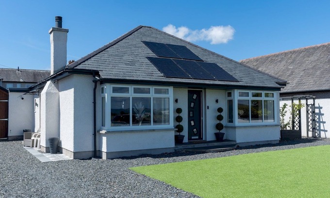 Swarthmoor House | Newly Renovated Luxury Bungalow | Pass the Keys