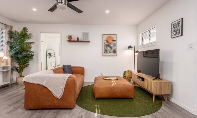 Cottonwood House | Newly Renovated Modern 1BR in Old Town Cottonwood
