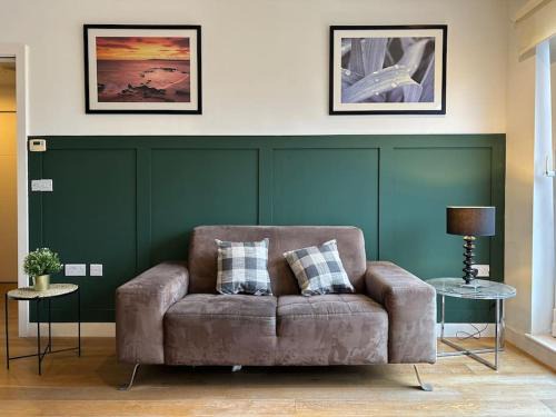 Island Gardens Apartment | Newly renovated & modern 2-BR close to Canary Wharf