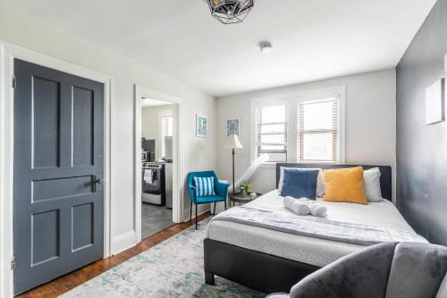 Hamilton Apartment | Newly Renovated Modern Studio on James St South